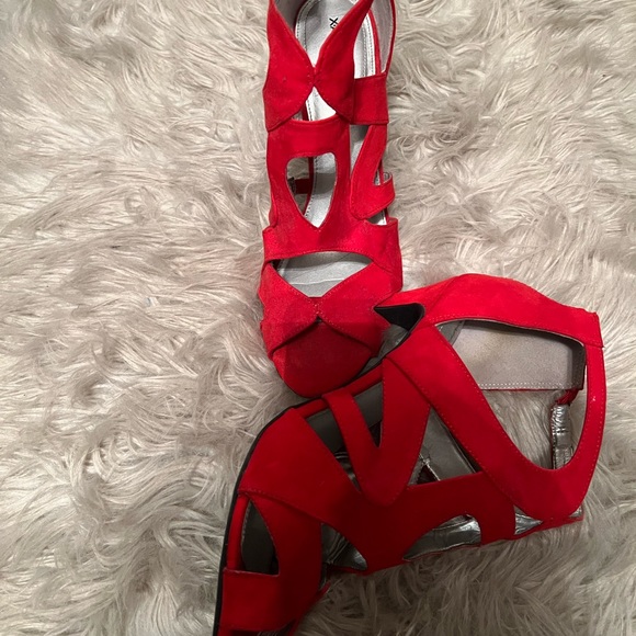 Sz 11 red heels - Picture 2 of 4